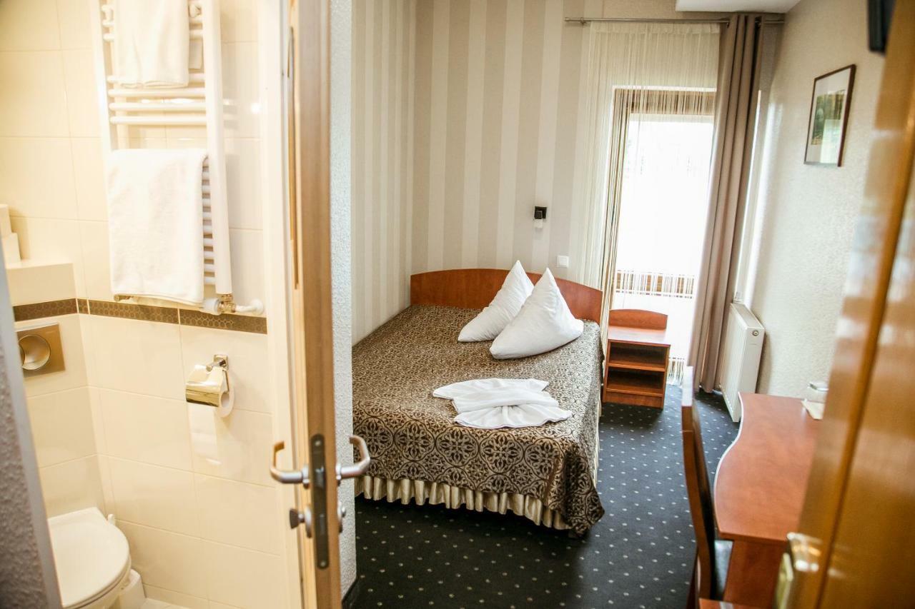 Hotel Oaza Prudnik Exteriör bild